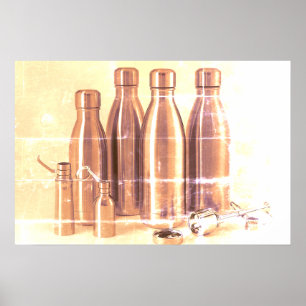 Affiche Bouteilles d'eau en acier brun délavé sur un mur r