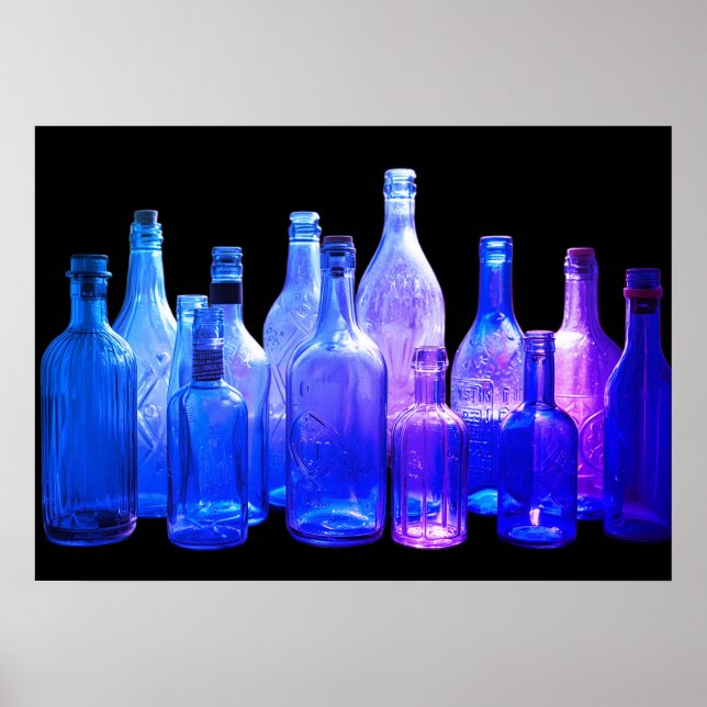 Affiche Bouteilles en verre bleu de style rétro dans le mu (Devant)