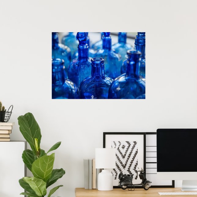 Affiche Bouteilles en verre bleu vif rétro dans le mur de  (Bureau à domicile)
