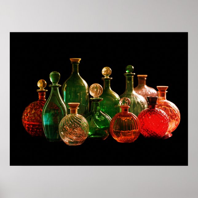 Affiche Bouteilles en verre rouge et vert fond noir mur (Devant)