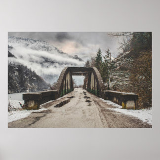 AFFICHE BRIDE ARCHE EN BÉTON GRIS PRÈS DE L'ARBRE SANS FEU