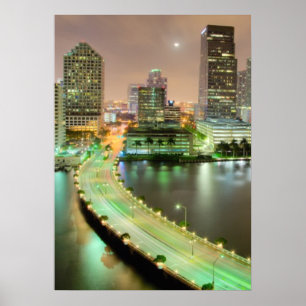Affiche Bridge leads across waterway to downtown
