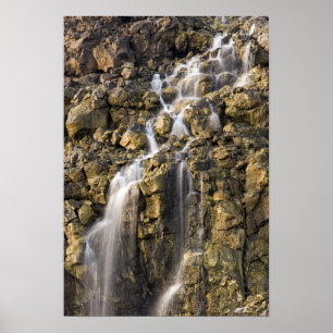 Affiche Brine falls from volcanic rock drop off