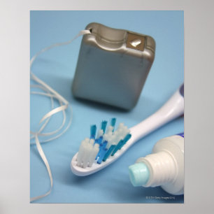 Affiche Brosse à dents, dentifrice et soie dentaire.