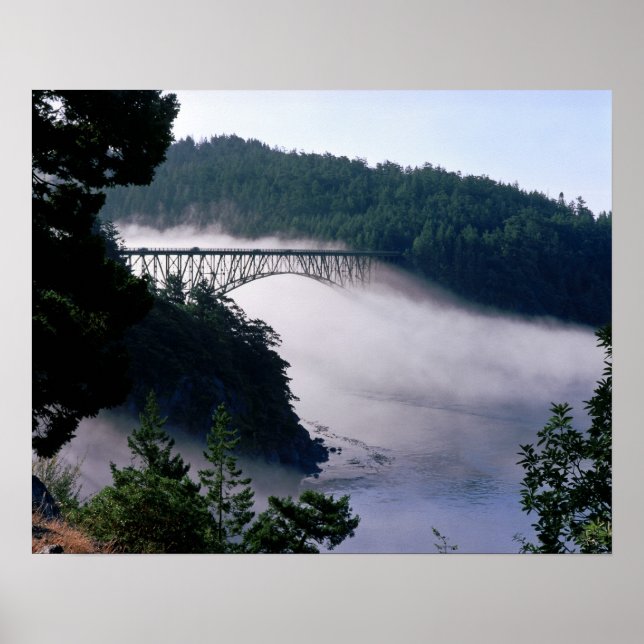 Affiche Brouillard dérivant sous le pont Deception Pass à (Devant)