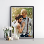 Affiche Cadre géométrique et monogramme tendance<br><div class="desc">Design monogramme simple et chic. Besoin d'une couleur personnalisée ? Envoyez-nous un message à heartlockedstudio@gmail.com et nous serons heureux de vous aider!</div>