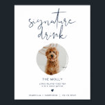 Affiche CAITLIN Marine Bleu 1 Photo Animaux de compagnie S<br><div class="desc">Ce panneau de boisson signature est doté d'une fente photo, d'une police manuscrite pointue et d'un design minimaliste moderne avec une combinaison bleu marine et blanc. Modifiez facilement la police et la couleur arrière - plan pour correspondre à votre événement. Ce panneau est parfait pour ajouter une photo de la...</div>