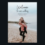 Affiche Calligraphie Moderne Simple Photo de Mariage de Bi<br><div class="desc">Ce modèle d'affiche de bienvenue de mariage au style simple présente un design moderne, minimaliste et épuré. Nous avons donné à ce design minimaliste un caractère distinct en combinant une police vive et fantaisiste avec un aspect moderne et épuré pour vos prénoms et la date, pour un résultat à la...</div>