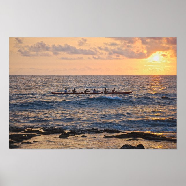 Affiche Canoë de Outrigger au coucher du soleil sur la gra (Devant)