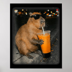 Affiche Capybara buvant un café glacé mème animal drôle