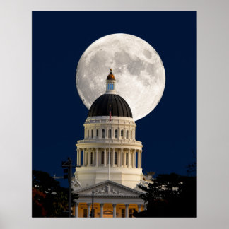 Affiche Carte postale de la pleine lune derrière le bâtime
