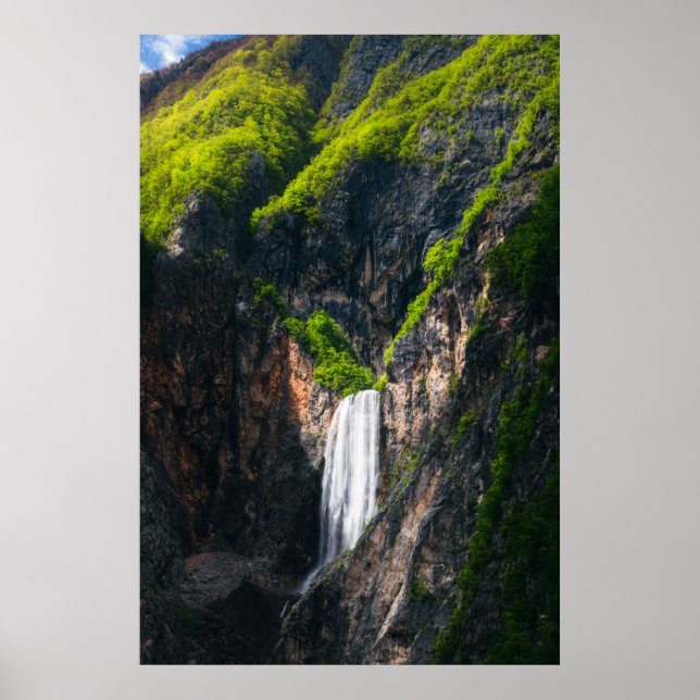 Affiche Cascade majestueuse Boka au printemps glorieuse (Devant)