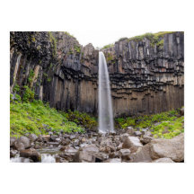 Cascade noire de basalte Svartifoss Islande