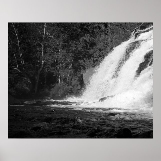 Affiche Cascades Noires & Blanches S'Éclatant Sur Rochers  (Devant)