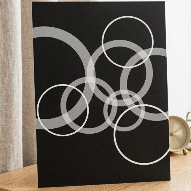 Affiche Cercles noirs et blancs modernes qui se chevauchen (This modern black and white circular wall poster adds a sharp, artistic touch to any home office.)
