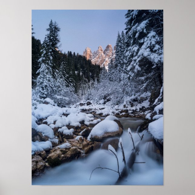 Affiche Chaîne de montagnes de Geisler enneigée (Devant)