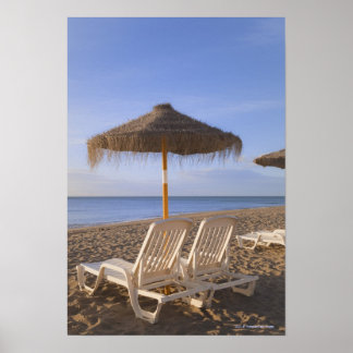 Affiche Chaises de plage de sable avec parasol