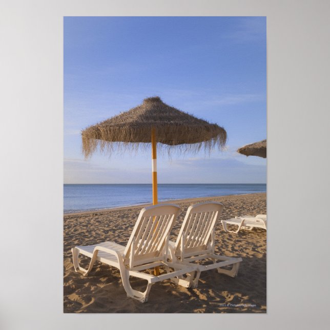 Affiche Chaises de plage de sable avec parasol (Devant)