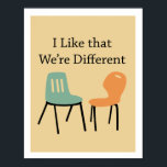 Affiche Chaises modernes rétro du milieu du siècle - Diffé<br><div class="desc">"I Like that We're Different" avec deux styles différents de chaises rétro modernes du milieu du siècle. Est-ce une déclaration sur votre style de décoration ? Ou peut-être votre style de relation ? Amusant style rétro avec des couleurs modernes du milieu du siècle. Ça a l'air super dans un cadre...</div>