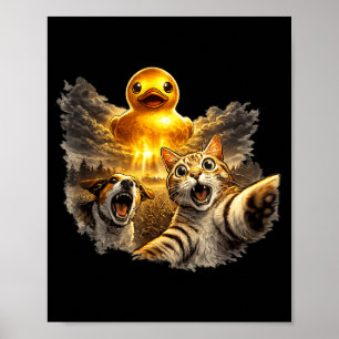 Affiche Chat et chien effrayés par un canard en caoutchouc