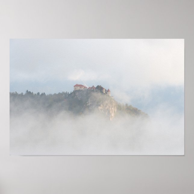 Affiche Château de chaume entouré de nuages (Devant)