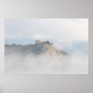 Affiche Château de chaume entouré de nuages