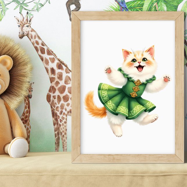 Affiche Chaton orange heureux en robe verte celtique dansa (Créateur téléchargé)