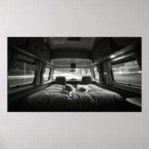 Affiche Chien dans le lit d'un camping-car