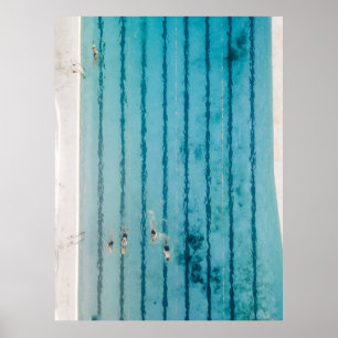 Affiche Cinq personnes nageant dans la piscine