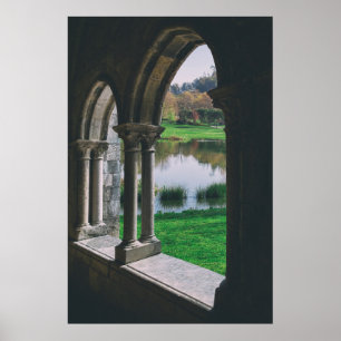 Affiche cloître gothique médiéval du XIIIe siècle au bord