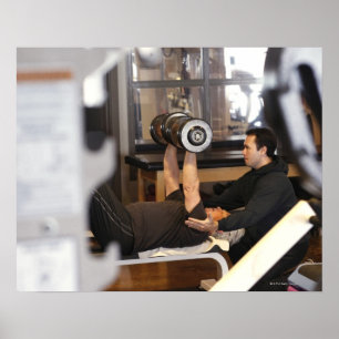 Affiche coach fitness travaille avec " senior " dans la sa