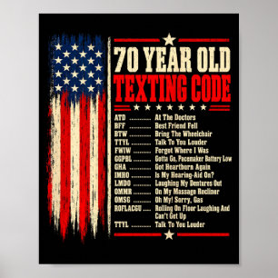 Affiche Code de senior de 70 ans envoyant un SMS sur une œ