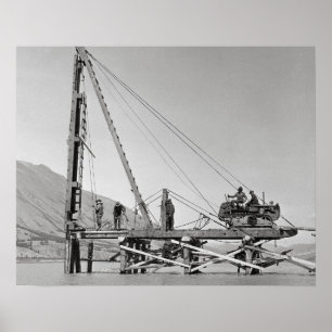 Affiche Constructeurs de ponts en Alaska, 1942. Photo anci