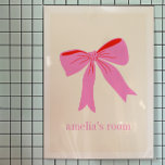 Affiche Coquette de fille rose et rouge Bow Nom personnali<br><div class="desc">Ajoutez une touche de charme à votre espace grâce à cette affiche de nom personnalisée pour fille rose et rouge. Dotée d'un design d'arc ludique dans des teintes roses douces et rouge vif, cette affiche apporte une touche douce et féminine à toutes les chambres. Parfait pour ajouter une touche personnalisée...</div>