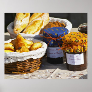 Affiche Corbeille avec croissants et pains au chocolat.