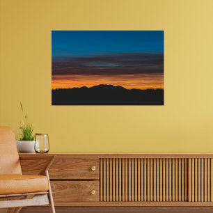 Affiche Coucher de soleil brûlant au-dessus de la silhouet