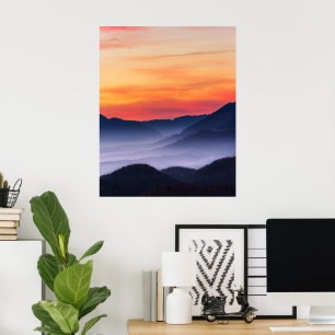 Affiche Coucher de soleil brûlant et brouillard dans la va