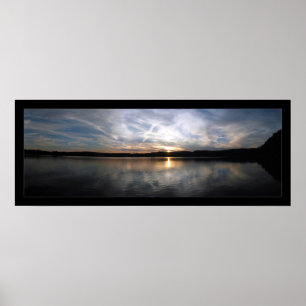 Affiche Coucher du soleil nuageux de lac
