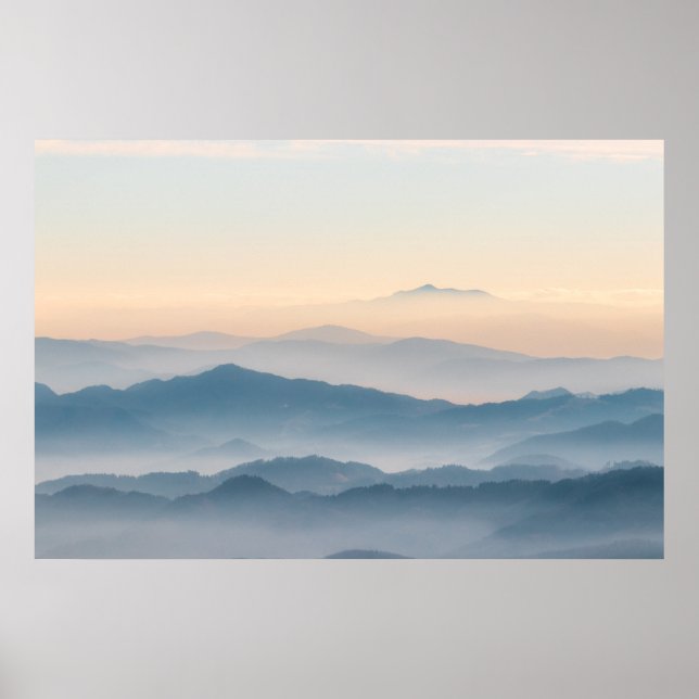 Affiche Couches de brouillard, collines et montagnes (Devant)