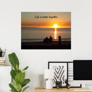 Affiche Couple Assis Sur La Plage Au coucher Du Soleil Pos