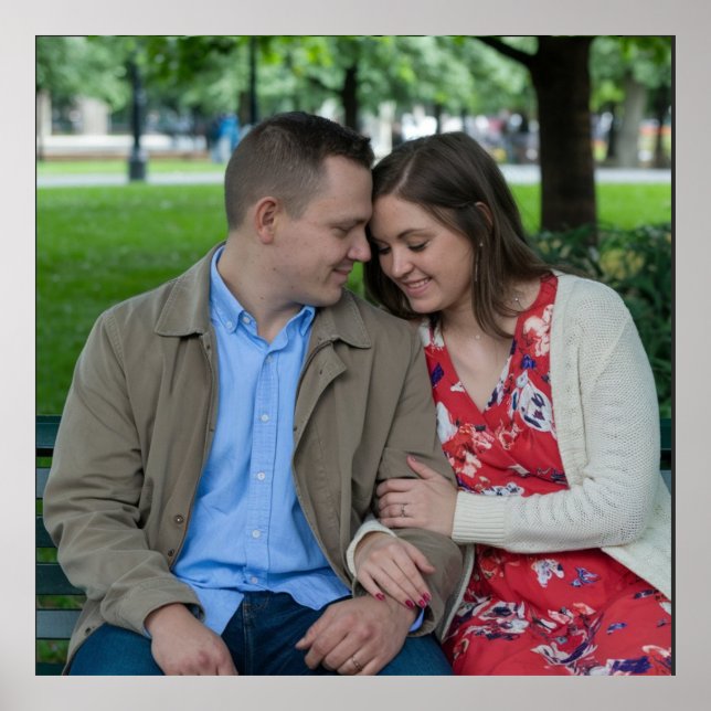 Affiche Couple romantique assis près ensemble (Devant)
