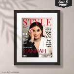 Affiche Couverture de magazine personnalisée pour son affi<br><div class="desc">Le cadeau parfait pour la femme dans votre vie! Cette affiche d'anniversaire personnalisée, conçue comme une couverture de magazine personnalisable, est un cadeau idéal pour tout âge. Adaptez-le à votre goût en modifiant le texte, en remplaçant la photo, et même en utilisant des filtres photo Zazzle. Faites-le sien de manière...</div>