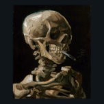 Affiche Crâne avec brûler la cigarette Vincent van Gogh Ar<br><div class="desc">Vincent van Gogh (Néerlandais, 1853 - 1890) Crâne d'un squelette avec cigarette brûlante, 1885-1886, Huile sur toile Sans cadre : 32 cm × 24, 5 cm (13 po × 9, 6 po) Travail précoce de Vincent van Gogh. Ce petit tableau fait partie de la collection permanente du musée Van Gogh...</div>