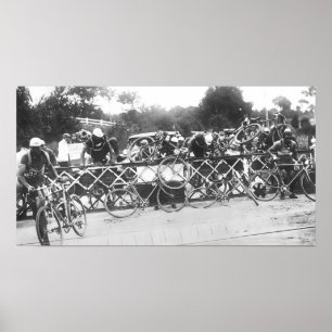 Affiche Cyclistes Ne Peuvent Pas Attendre Au Passage à Niv