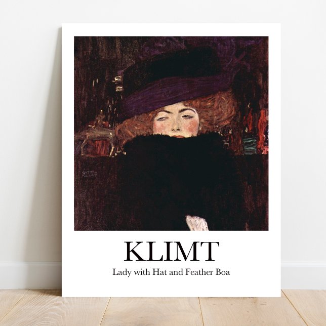 Affiche Dame avec Casquette et Feather Boa par Gustav Klim (Klimt's Iconic Lady: Bold & Beautiful. High-quality art poster)