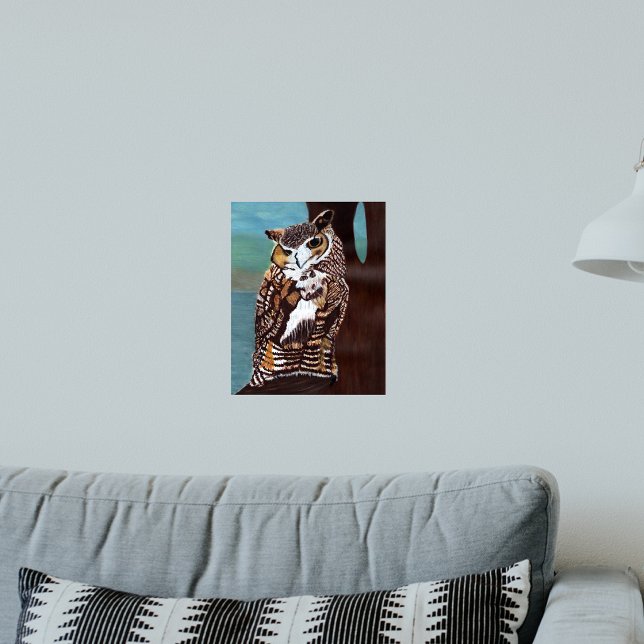 Affiche de hibou marron et blanc (Pretty brown barn owl sitting in tree blue sky water background on art wall poster.)