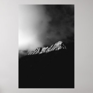 Affiche Derniers rayons du soleil sur la montagne en noir 