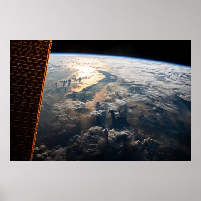 Affiche Des Poutres Sunglint Au Large De La Mer Des Célèbe (Devant)