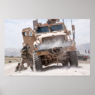 Affiche Des soldats se livrent à des tirs en Afghanistan
