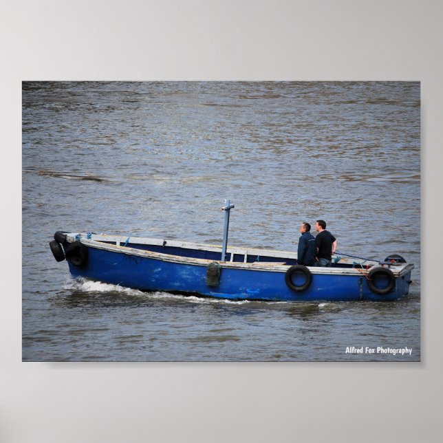 Affiche Deux hommes et un bateau bleu (Devant)